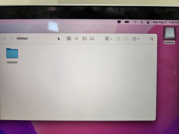 Image of Mac laptop Wenger drive on desktop