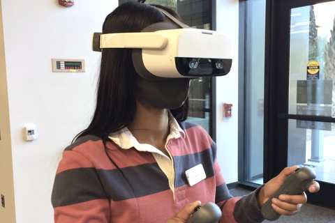 A student using Pico Neo VR set